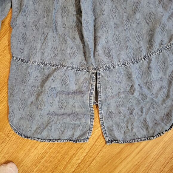 Cloth & Stone Top Shirt Womens Medium Blue Chambray Denim Southwest Aztec Casual - Picture 13 of 14